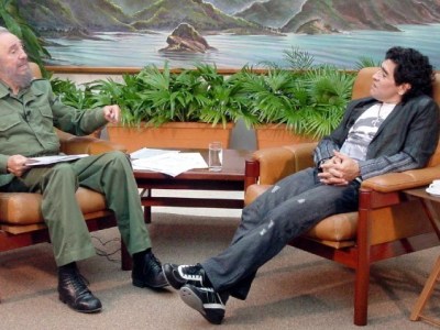 Como Evita y Gardel, Diego cada día «jugará&nbsp;mejor»