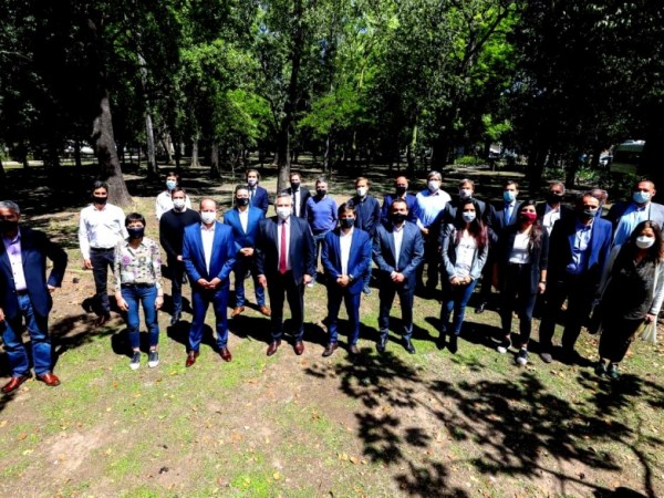 Alberto e intendentes pugnan por volver a reelecciones&nbsp;indefinidas