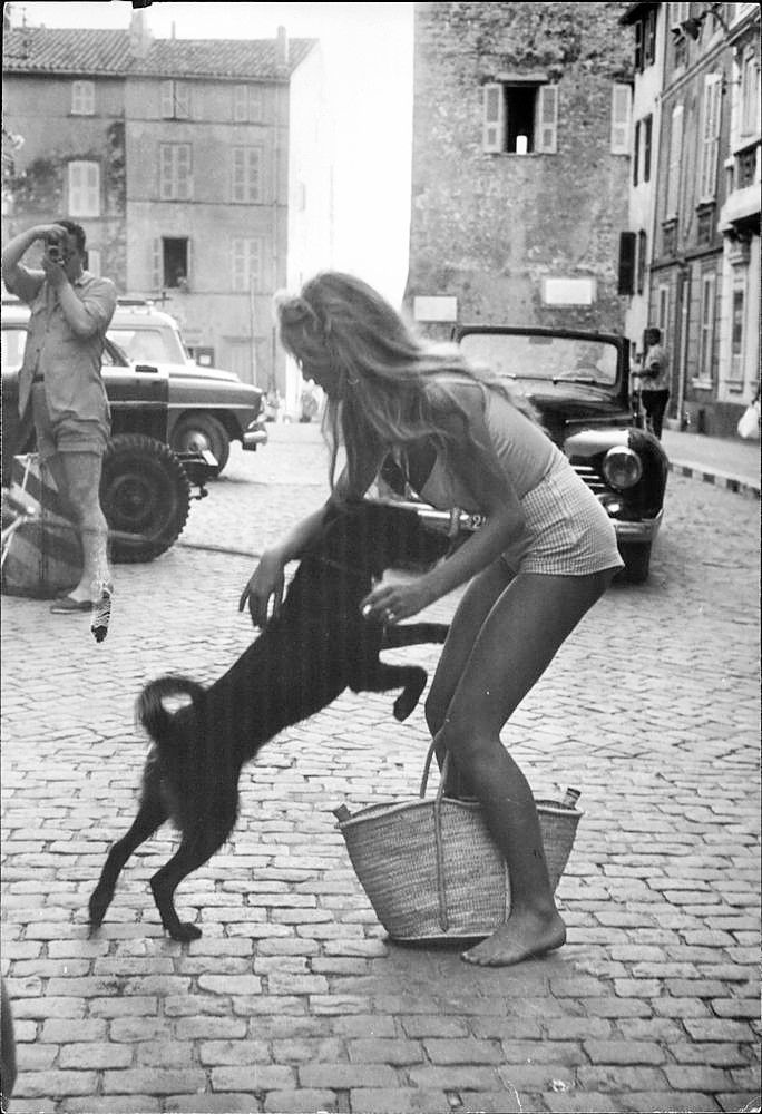 B.B. nunca desertó de Saint-Tropez, el lugar de la fiesta y el "bling-bling"