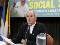 «En democracia, es infantil esperar todo de los que nos gobiernan», dijo el obispo&nbsp;Lugones