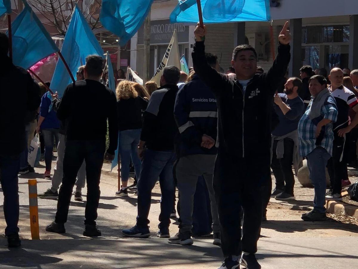 Municipales de distritos peronistas manifestaron en Pinamar contra el intendente Yeza, de&nbsp;Juntos