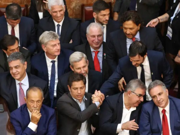 Milei no convoca a un pacto federal, sino «a la firma de una&nbsp;rendición»