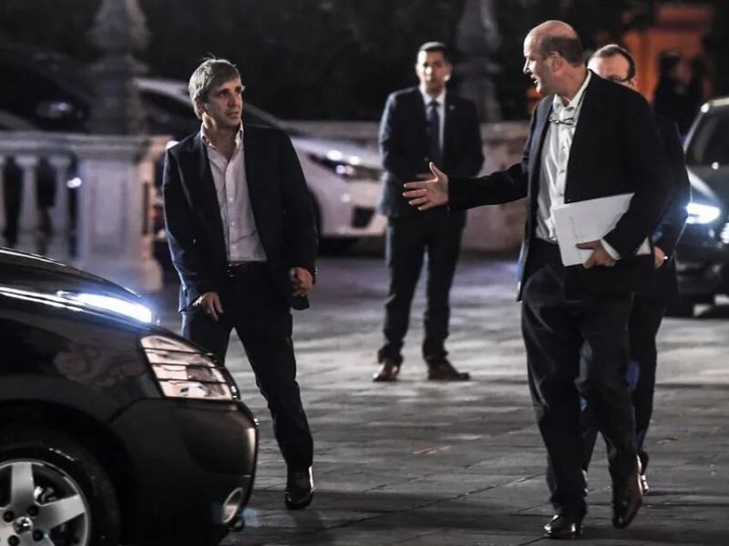 Interna económica: Sturzenegger contradijo a Caputo por las&nbsp;prepagas