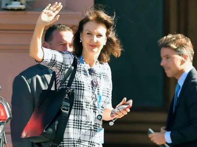 A Mondino, en la Cancillería, la acechan&nbsp;tiburones