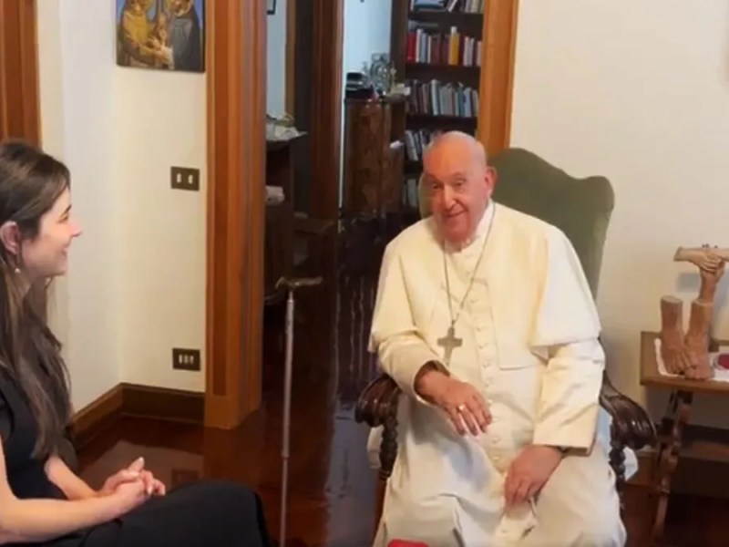 Francisco recibió a una víctima de Astiz y dejó un fuerte mensaje para diputados de&nbsp;LLA