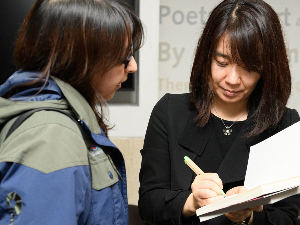 «Debemos dejar de matarnos», dijo la Nobel de Literatura Han&nbsp;Kang