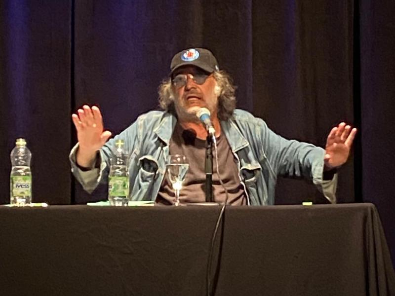 Saborido, en medio de bromas, se tomó el humor en serio: «Es apenas un&nbsp;analgésico»