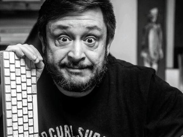 Los 4 tipos de felicidad de un escritor que fingió ser&nbsp;loco