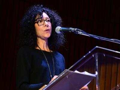 «Hay que mirar de cerca y escribir de lejos… evitar que el entrevistado te encadene a su&nbsp;show»