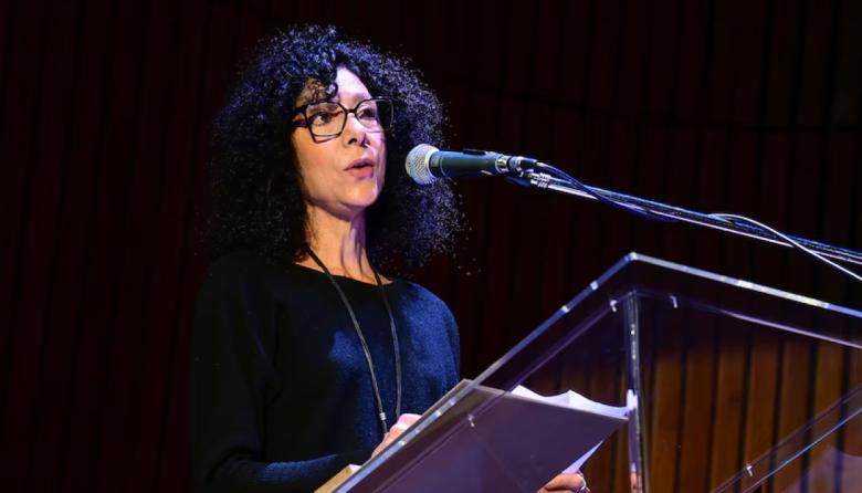 «Hay que mirar de cerca y escribir de lejos… evitar que el entrevistado te encadene a su&nbsp;show»