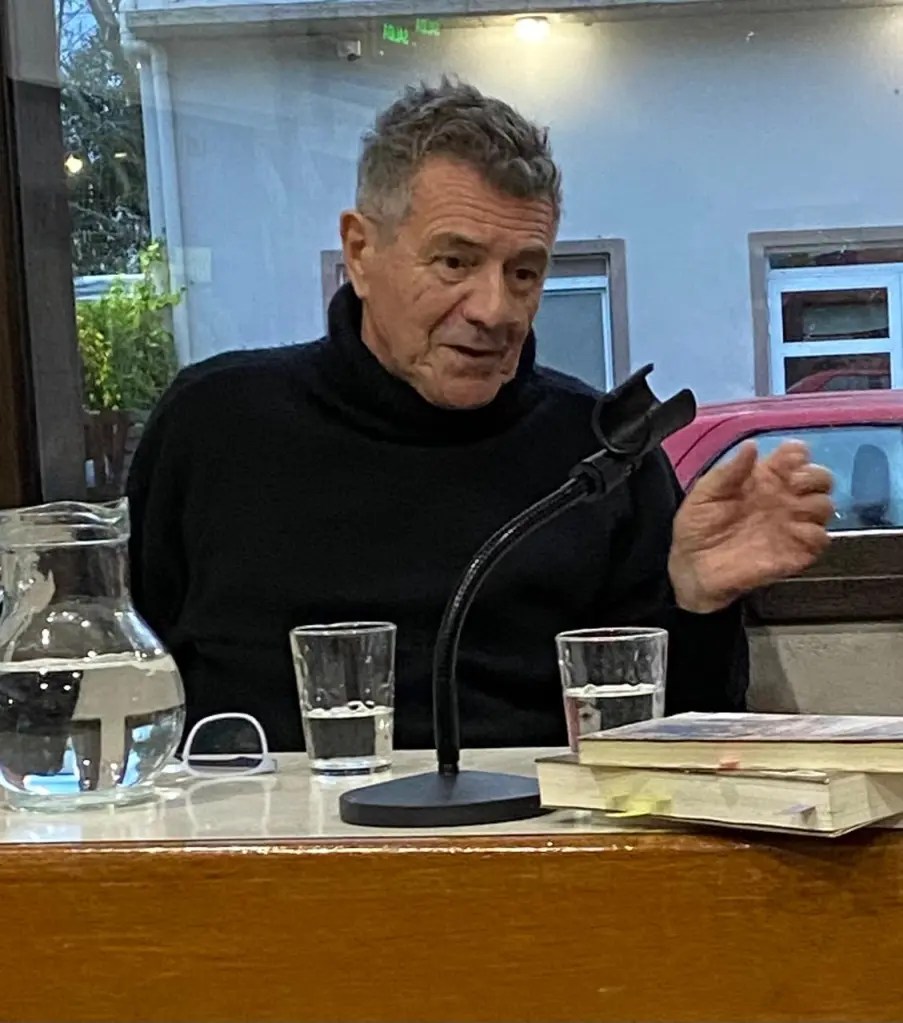 «La literatura viene para escarbar y meter el dedo donde hay que meterlo», dijo el escritor Saccomanno en&nbsp;Pinamar