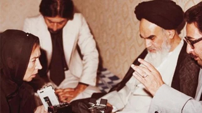 La entrevista de Oriana Fallaci que "hartó" y luego hizo reír al ayatollah Jomeini, en 1979