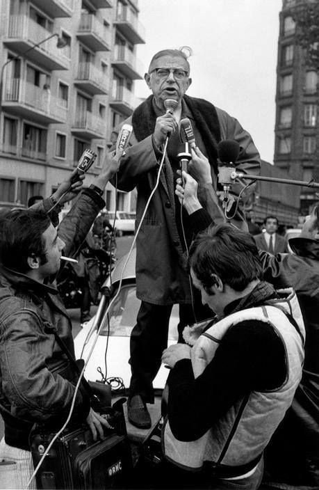 La idea de "la nada" de Sartre puede vivirse con alegría y no con angustia