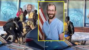 Un video muestra como agentes le birlaron el arma a un manifestante y lo asesinaron a balazos en&nbsp;Minneapolis