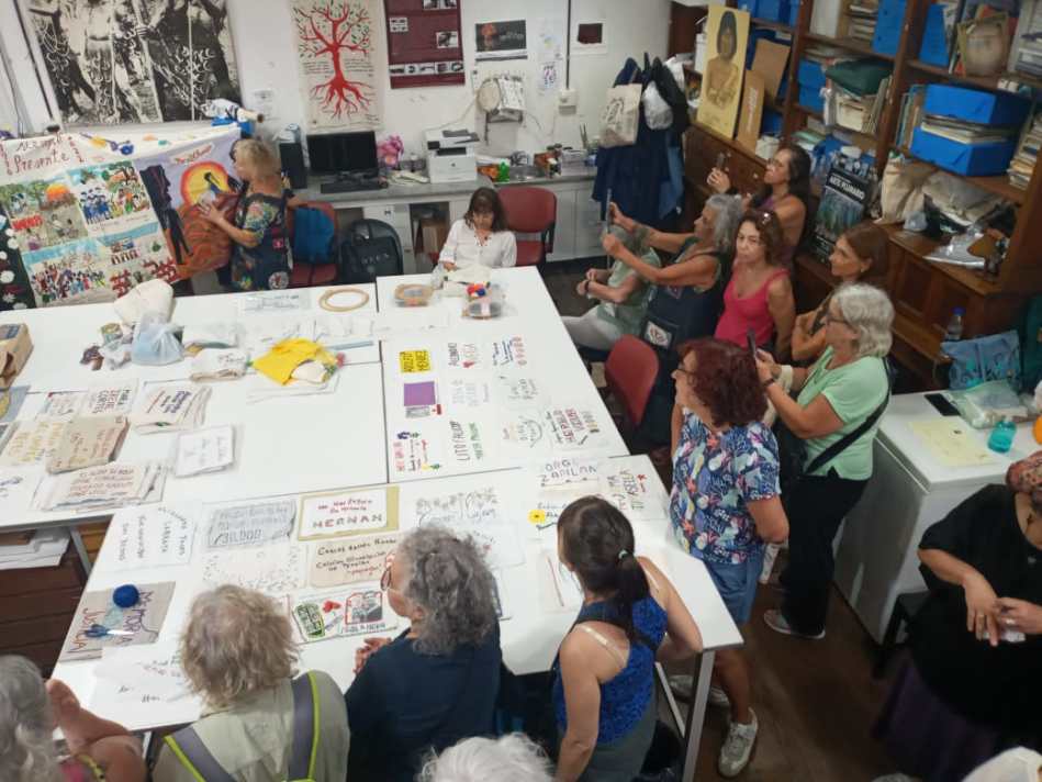 La memoria, en un bordado gigante con nombres y rostros, será el gesto de rebeldía este 24 de marzo, a 50 años del golpe