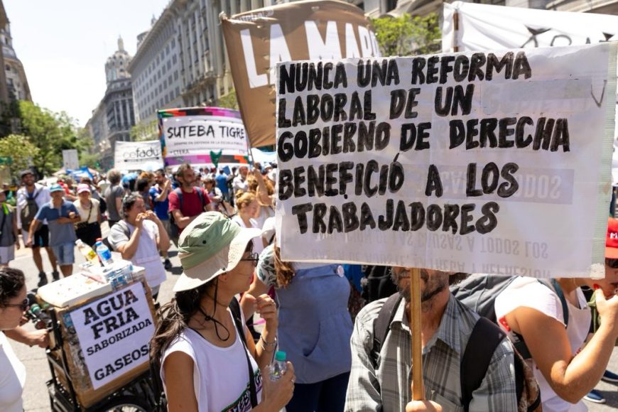 Reforma laboral: no es un fusil, pero el FAL apunta para quitar plata a los&nbsp;jubilados