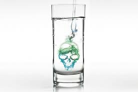 Una gota de veneno en un vaso de agua
