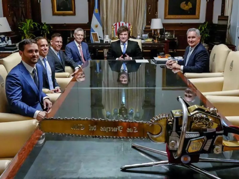 «¿Es sostenible el modelo anarco-libertario en el tiempo?», martillea el magnate Thiel a su paso por&nbsp;Argentina