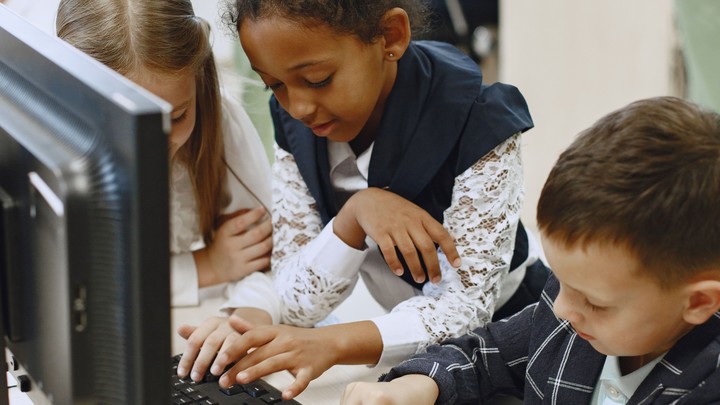 El uso de la inteligencia artificial generativa fue prohibida en estudiantes de la primaria en&nbsp;Noruega