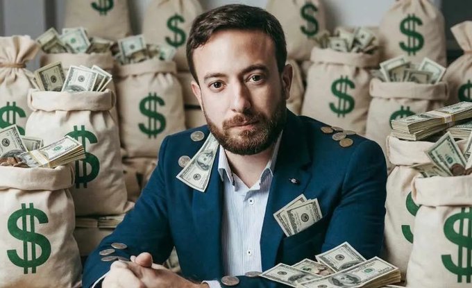 El mentor ideológico libertario Laje también habría despertado la ira de Milei